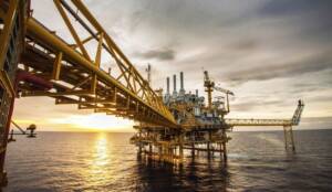 Hệ Thống Đường Ống Trong Nhà Máy Lọc Dầu