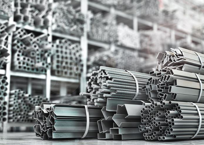 Thép được phân loại chủ yếu dựa trên thành phần hóa học và hình dạng thép