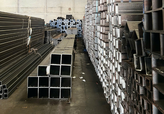 Cach-chon-thep-hop-vuong-cho-khung-cua-sat-chuan-ky-thuat