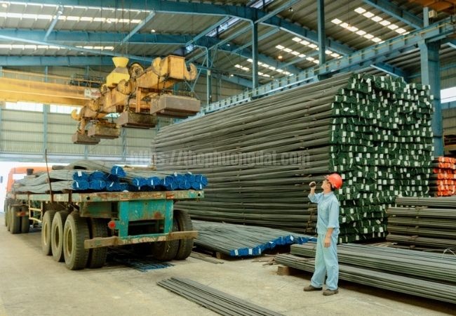 Doanh_Nghiep_Thep_Viet_2026__Nguoi_Dan_Song_Ke_Loi_Nguoc_Dong