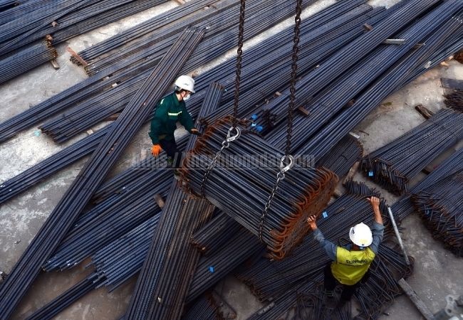 Giá thép xây dựng tăng mạnh tháng 3: Sự thật phía sau khiến doanh nghiệp và nhà thầu “đứng ngồi không yên”
