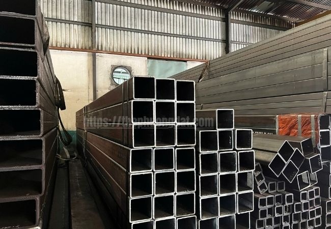 Thép hộp vuông đen kích thước phổ biến cho công trình và nhà xưởng 1