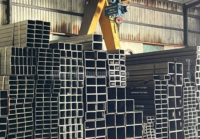 Thép hộp vuông đen kích thước phổ biến cho công trình và nhà xưởng