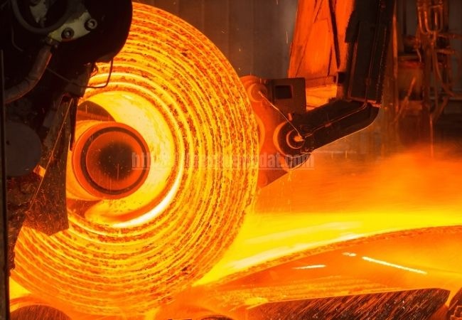 Giá Thép HRC Trung Quốc Giảm Tuần Thứ Ba Liên Tiếp: Hòa Phát và Formosa Hà Tĩnh Đồng Loạt Hạ Giá