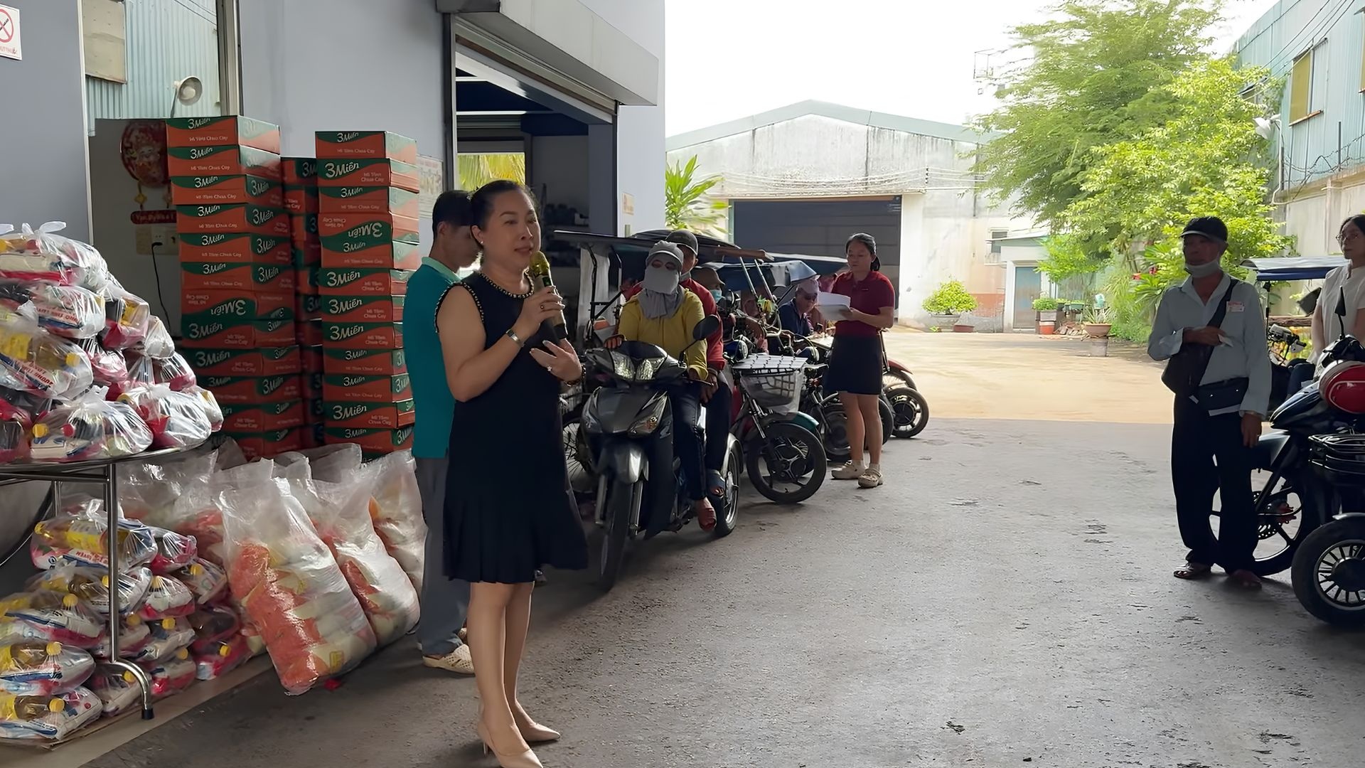 Thép Hương Đạt: Lan Tỏa Yêu Thương – Ấm Tình Bà Con