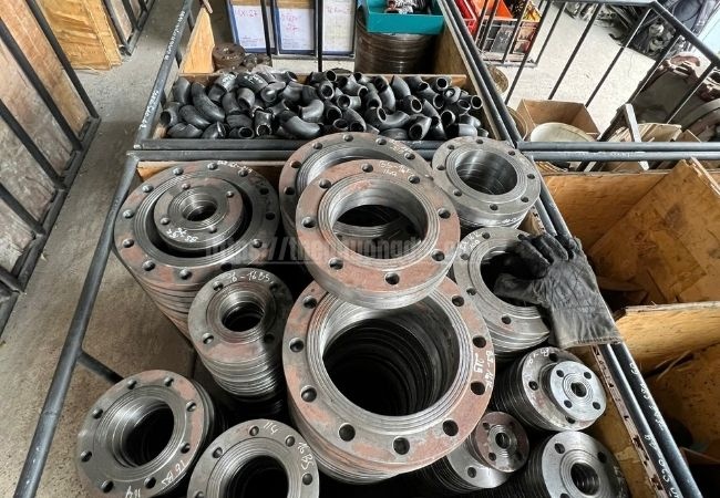 Kỹ Thuật Đấu Nối Ống Thép Bằng Rãnh Khớp Nối (Victaulic Grooved) So Với Kết Nối Bích: Phương Án Nào Nhanh Hơn?